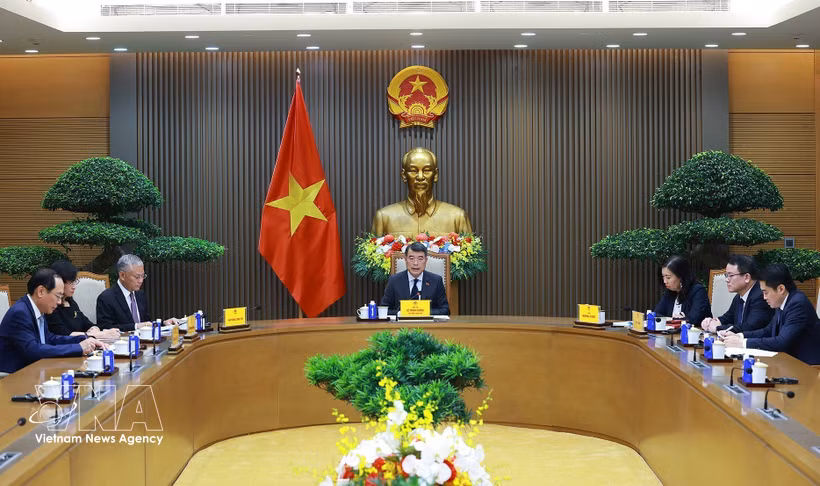 Le Premier ministre Lê Minh Hung s’est entretenu au téléphone mardi 11 août avec le Premier ministre néerlandais, Rob Jetten. Photo: VNA