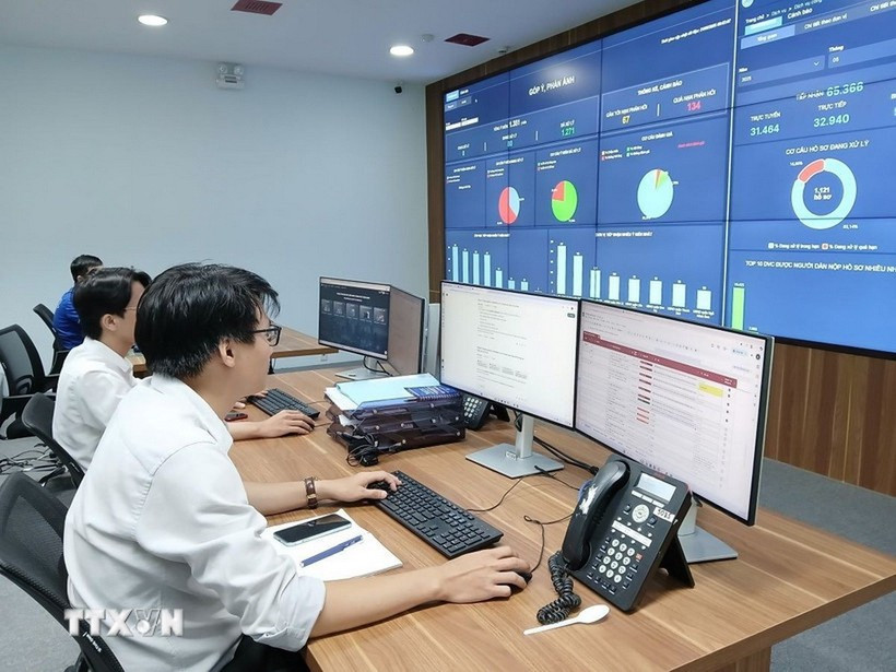 Le Centre de supervision et d’exploitation intelligente (IOC) de la ville de Đà Nẵng met en œuvre le partage de données avec les quartiers et communes. Photo: VNA
