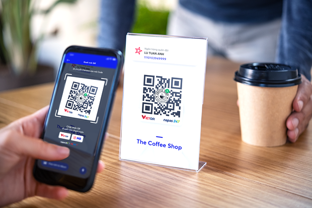 Le nombre moyen de transactions par code QR a augmenté de 471,13 % par an. Photo: VNA