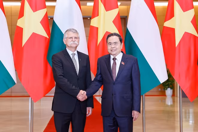 vna-potal-chu-tich-quoc-hoi-tran-thanh-man-chu-tri-le-don-va-hoi-dam-voi-chu-tich-quoc-hoi-hungary-8349977.jpg