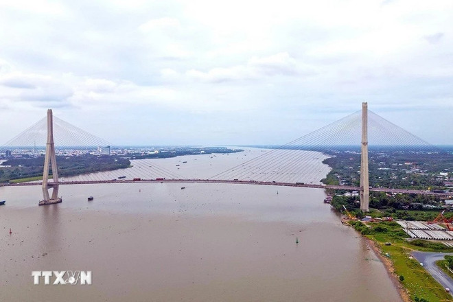 Le pont de Can Tho enjambant le fleuve Hau, reliant la ville et la province de Vinh Long. Photo : Tuan Anh/VNA 04-cau-song-can-tho-5.jpg