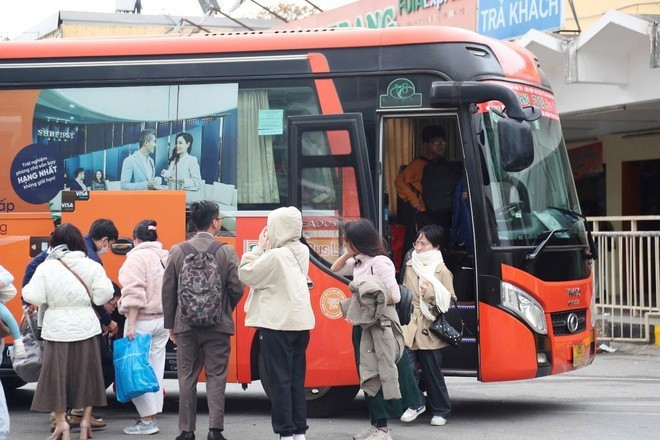 Le prix des transports a grimpé 0,95 %, entraînant une augmentation de l'IPC global de 0,09 points de pourcentage. Photo: VietnamPlus transport-prices.jpg