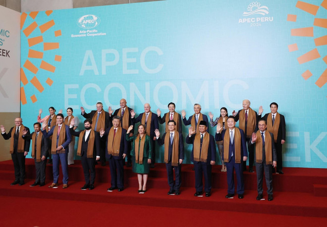 Le président Luong Cuong et les dirigeants assistent au 31e sommet de l'APEC à Lima, au Pérou. Photo : VNA apec-2.jpg