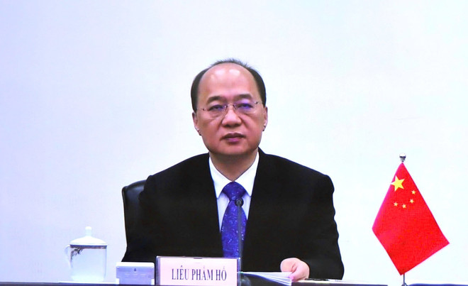 Le vice-président de la région autonome Zhuang du Guangxi, Liao Pinhu, lors de la réunion virtuelle. Photo : VNA pho-chu-tich-chinh-quyen-nhan-dan-khu-tu-tri-dan-toc-choang-quang-tay-trung-quoc-lieu-pham-ho-phat-bieu-tai-hoi-nghi-anh-phat.jpg