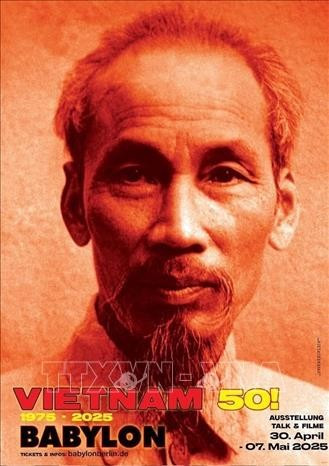 Une photo du Président Ho Chi Minh à l'exposition. Photo : VNA uuid4d0f8318-d452-4c78-b3ed-084108e53d25code001library1type1mode1loctruecaptrue.jpg