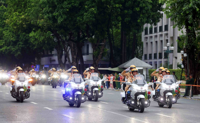 Le bloc de motos de la Police de la circulation prend part à la répétition générale. Photo : VNA vna-potal-cong-an-ha-noi-tong-duyet-cac-hoat-dong-chao-mung-80-nam-cach-mang-thang-tam-va-quoc-khanh-29-8195135.jpg
