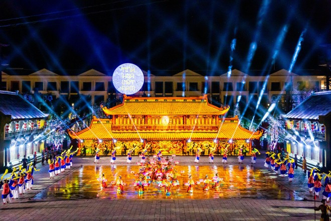 Phu Quoc offre une diversité d'activités touristiques nocturnes, notamment des concerts spéciaux. . Photo : VietnamPlus vinpearl-phu-quoc-tinh-hoa-viet-nam.jpg