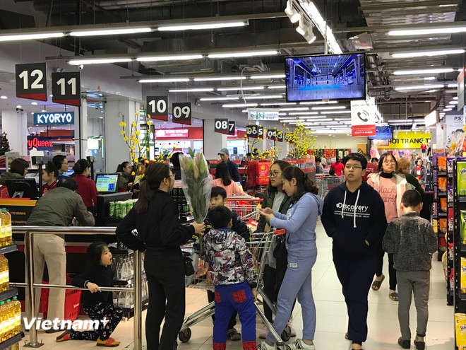 Les programmes de relance de la consommation créent une dynamique importante pour le marché de la vente au détail. (Photo : VietnamPlus) tet1.jpg