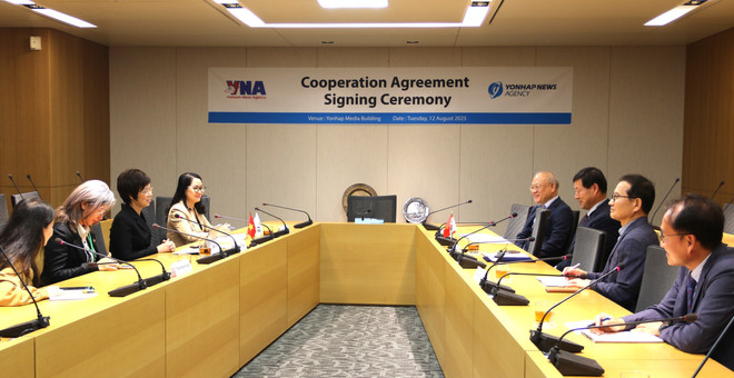 vna-potal-va-yonhap-trao-doi-thoa-thuan-hop-tac-nghiep-vu-trong-giai-doan-moi-8206253.jpg