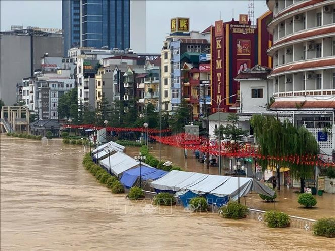 Selon les prévisions, entre la soirée du 30 septembre et la matinée du 1er octobre, de fortes pluies de 50 à 100 mm, localement plus de 170 mm, sont attendues à Lai Chau, Lao Cai et au nord de Tuyên Quang. Photo : VNA cao-bang.jpg
