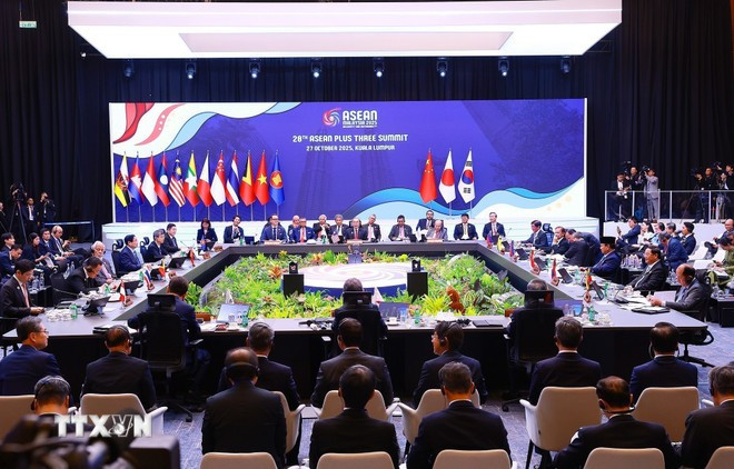 Lors du 28e Sommet ASEAN+3. Photo : VNA thu-tuong-pham-minh-chinh-tham-du-hoi-nghi-cap-cao-asean-han-quoc-lan-thu-26-7-2707.jpg