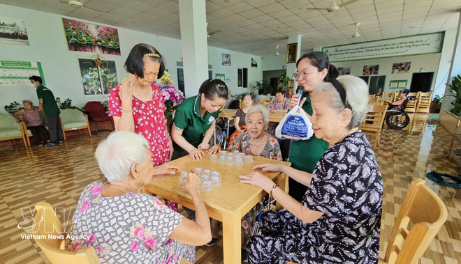 vnanet-potal-thanh-pho-ho-chi-minh-voi-cac-giai-phap-thich-ung-voi-thach-thuc-gia-hoa-dan-so-8382922.jpg