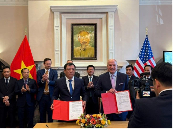 Signature d'un protocole d'accord sur l'acquisition d'équipements et de services pour les centrales électriques au gaz entre PVPower et GE Vernova le 13 mars. (Photo : PV/Vietnam+) img-7718-10688.jpg