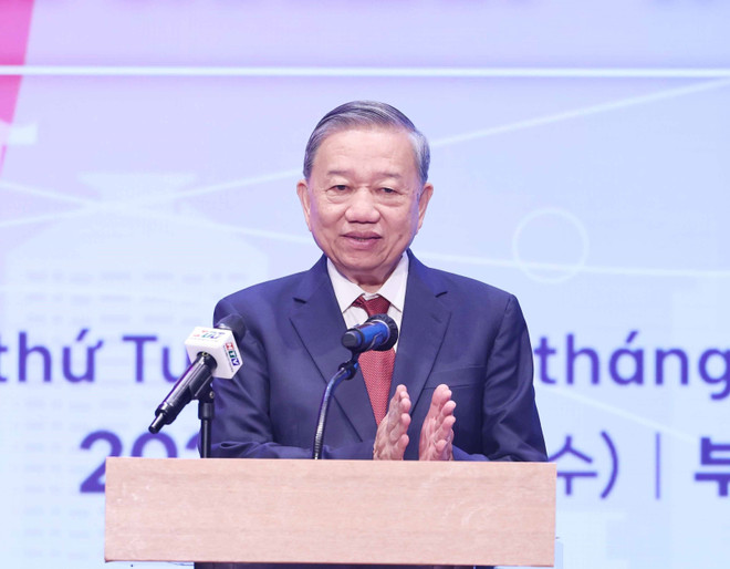 Le secrétaire général Tô Lâm s'exprime lors de la cérémonie. Photo : VNA vna-potal-tong-bi-thu-du-le-ra-mat-tong-lanh-su-quan-viet-nam-tai-busan-han-quoc-8207546.jpg