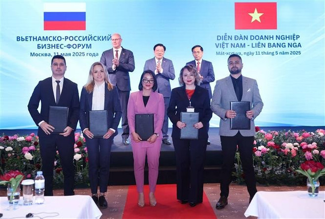 Lors du forum, sept accords de coopération entre le Vietnam et la Russie ont été échangés en présence de hauts dirigeants des deux pays. Photo : VNA vna-potal-tong-bi-thu-to-lam-du-dien-dan-doanh-nghiep-viet-nam-nga-8025547.jpg