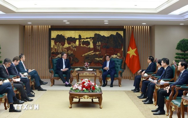 Panorama de la rencontre. Photo : VNA thu-tuong-pham-minh-chinh-tiep-bo-truong-giao-thong-phap-2103-2.jpg