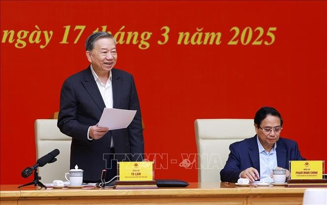 Le secrétaire général du Comité central du Parti communiste du Vietnam (PCV), To Lam, s'exprime lors de la séance de travail. Photo : VNA tbt-3.jpg