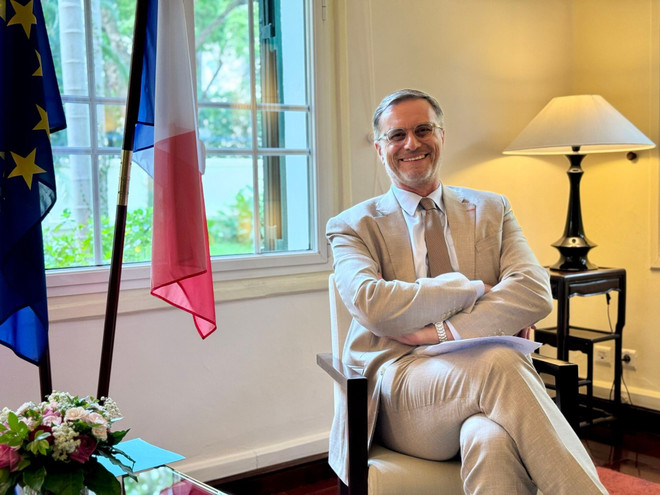 L’ambassadeur de France au Vietnam, Olivier Brochet, lors d’une interview accordée à la presse vietnamienne, le 4 juin à Hanoï. Photo : Hông Anh/CVN 144817-75b4e659907724297d66.jpg