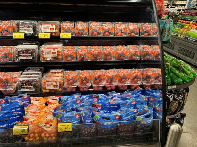 Les litchis vietnamiens entrent dans les grandes chaînes de vente au détail comme Safeway et Costco. Photo : Tạp chí Công thương 4e578c3112f01c7934838413bc5eb8817e7084eeda.jpg