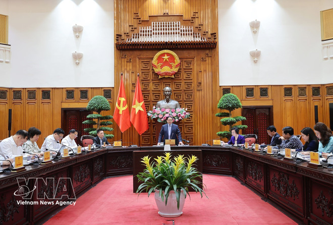 vnanet-potal-thuong-truc-chinh-phu-hop-ban-ve-binh-on-gia-xang-dau-8655095.jpg