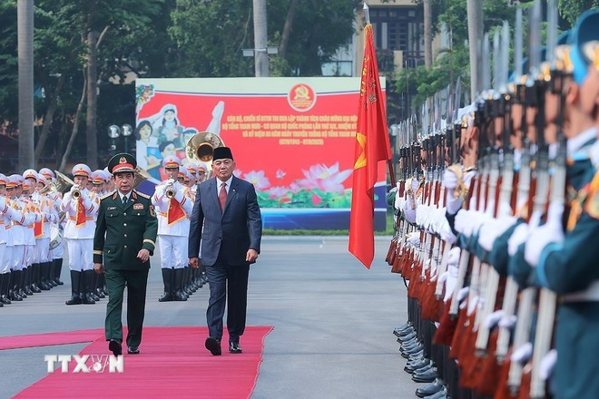 Après la cérémonie d’accueil officielle en l’honneur de la délégation indonésienne, organisée le mercredi matin 30 juillet, les deux ministres ont eu un entretien. Photo : VNA viet-nam-indonesia-2.jpg