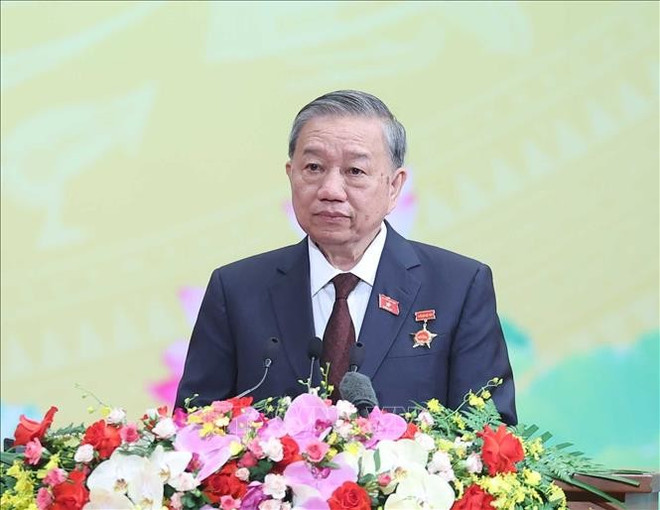 Le secrétaire général s'exprime lors de la rencontre. Photo : VNA vna-potal-tong-bi-thu-to-lam-gap-mat-cac-the-he-dai-bieu-quoc-hoi-stand.jpg