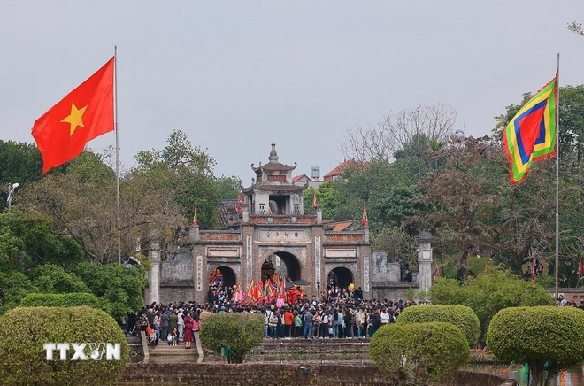 La fête de Cô Loa se déroule du 6e jour au 16e jour du premier mois lunaire au temple dédié à An Duong Vuong, commune de Cô Loa, district de Dông Anh, à Hanoï. Photo : VNA 0502-le-hoi-co-loa.jpg