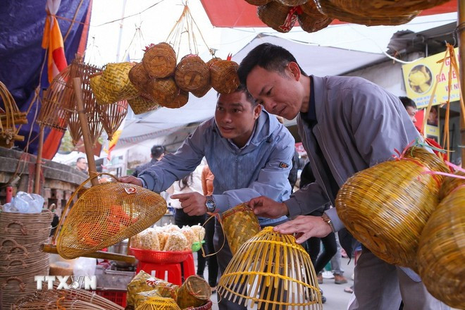 Au marché Viêng. Photo : VNA 0502-le-hoi-cho-vieng.jpg