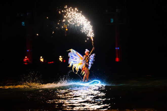 Le spectacle s'inspire de la légende de la fée grue de Cat Ba et de la théorie des Cinq Éléments. Photo : Sun Group 01.png