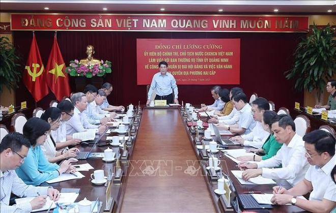 A Quang Ninh, le président de la République Luong Cuong travaille avec la Permanence du Comité provincial du Parti le 29 juillet. Photo : VNA, uuidf8784b22-6f58-428e-b71a-4fee76d9a3c3code001library1type1mode1loctruecaptrue.jpg