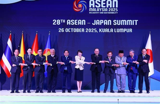 Les dirigeants participant au 28e sommet ASEAN-Japon. Photo : VNA vna-potal-thu-tuong-tham-du-hoi-nghi-cap-cao-asean-nhat-ban-lan-thu-28-8364971.jpg