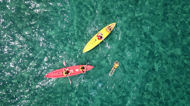Pratiquer le stand up paddle à Phu Quoc. Photo : Sun Group cheo-sup-phu-quoc.jpg