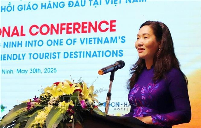 Nguyen Thi Hanh, vice-présidente du Comité populaire provincial de Quang Ninh, s'exprime lors du séminaire. Photo : VNA quang-ninh-300525.jpg