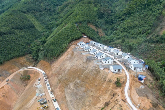 La province de Lao Cai inaugure le projet de reconstruction du hameau de Kho Vang, dans la commune de Coc Lau, district de Bac Ha. Photo : VNA 10-su-kien-trong-nuoc-so-6.jpg