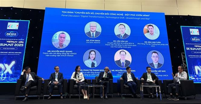 Lors d'une conférence au Sommet sur la transformation numérique Vietnam-Asie 2025 (Vietnam - Asia DX Summit 2025). Photo : VNA vna-potal-dien-dan-cap-cao-chuyen-doi-so-viet-nam-chau-a-2025-lam-chu-cong-nghe-dot-pha-vuon-minh-8057271-1.jpg
