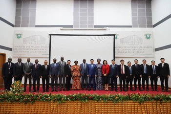 Conférence sur la politique économique et la coopération Vietnam-Côte d'Ivoire, le 10 juillet 2025. Photo: VNA