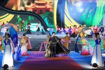La soirée d’ouverture marque les esprits grâce à des spectacles impressionnants réunissant près de 600 artistes. Photo: VNA