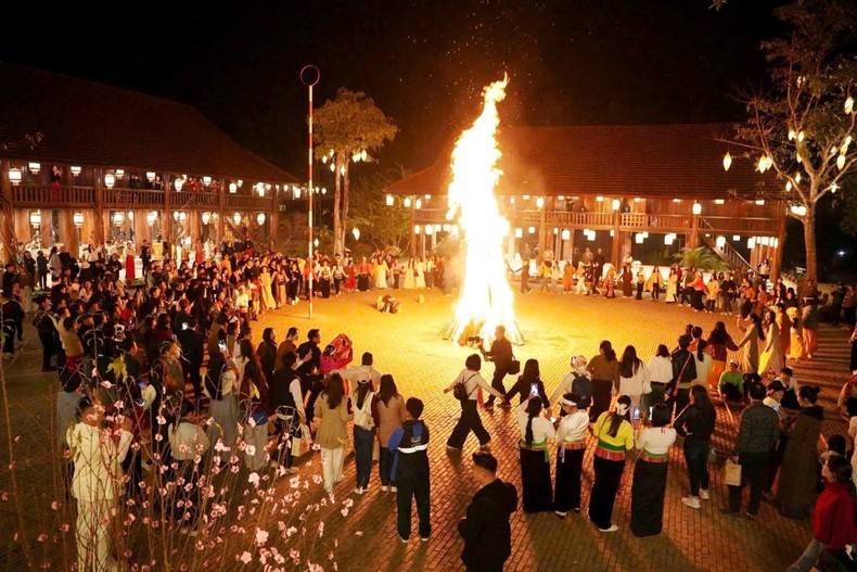Dans sa stratégie de développement, Ninh Binh vise à promouvoir un tourisme vert et durable, fondé sur la conservation du patrimoine et la qualité de l’expérience des visiteurs. Sur cette base, Thung Ui est identifié comme un élément central pour enrichir l’offre touristique de la province en matière de patrimoine culturel, d’écotourisme et d’expériences profondes.
