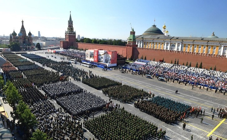 Le défilé, dirigé par le commandant en chef des forces terrestres russes, le général Oleg Salioukov, a rassemblé plus de 11.000 militaires et 183 pièces d'équipement militaire, a rapporté l'agence de presse TASS. Photo: Sputnik