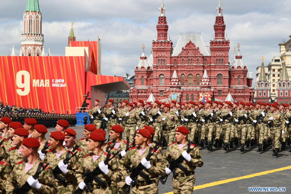 Des soldats lors du défilé marquant le 80e anniversaire de la victoire de l'Union soviétique dans la Grande Guerre patriotique à Moscou, en Russie, le 9 mai 2025. Photo: Xinhua/VNA