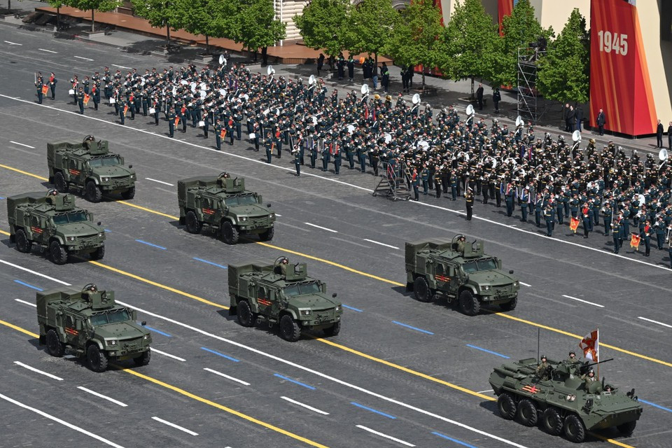 Des blindés lors du défilé marquant le 80e anniversaire de la victoire de l'Union soviétique dans la Grande Guerre patriotique à Moscou, en Russie, le 9 mai 2025. Photo: AA/VNA