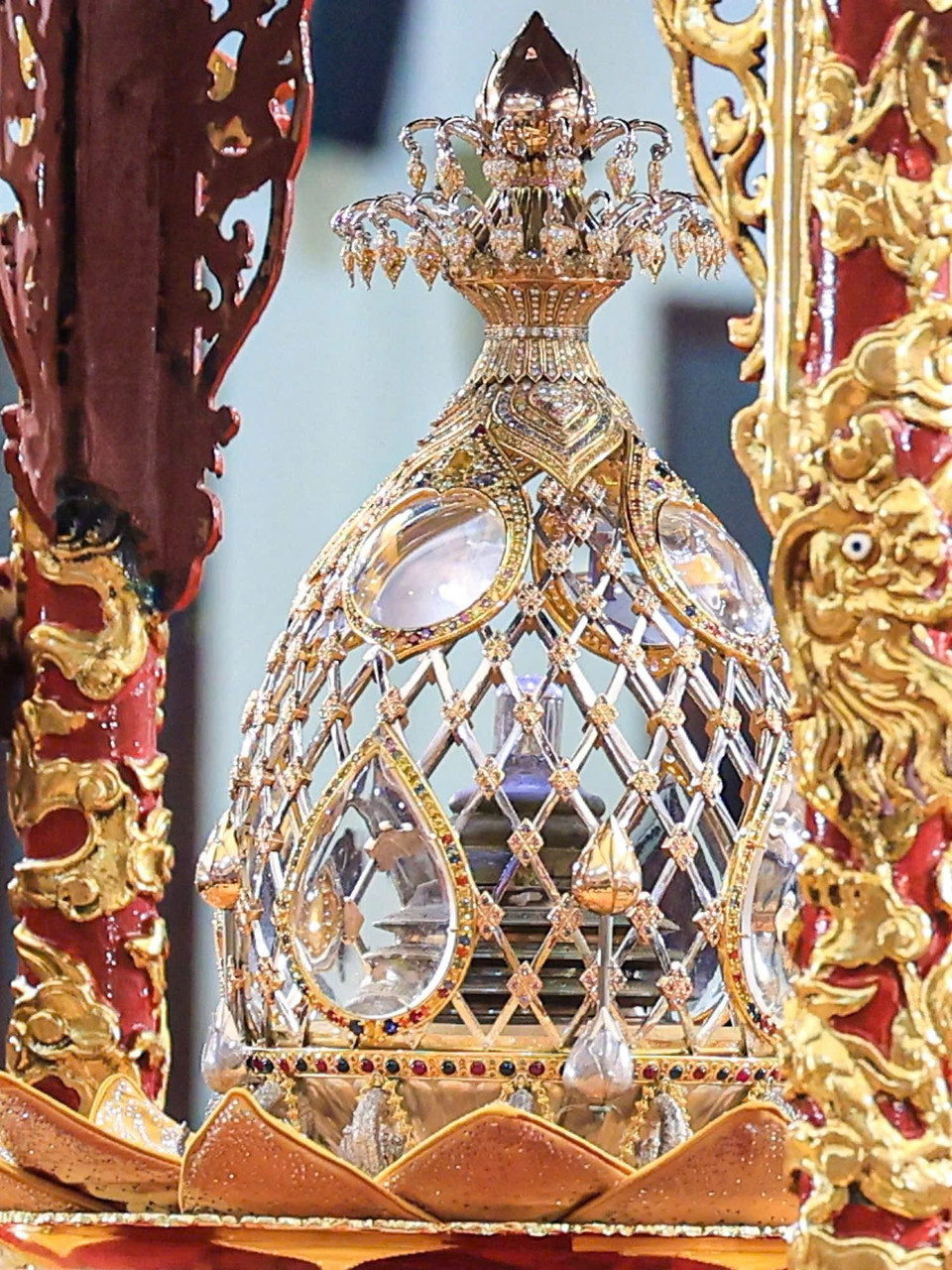 Il aurait vécu environ quatre-vingts ans, mais les traditions ne s’accordent pas sur les dates exactes de sa vie, que les recherches modernes tendent à situer de plus en plus tard : vers 623-543 av. J.-C. selon la tradition Theravāda, vers 563-483 av. J.-C. selon la majorité des spécialistes du début du XXe siècle, beaucoup au début du XXIe siècle envisageant un parinirvāṇa (mort du Bouddha) entre 420 et 380 av. J.-C.. Photo: VNA