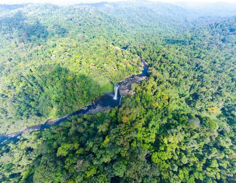 À cette valeur écologique s’ajoute le patrimoine culturel immatériel de l’espace des gongs du Tây Nguyên, également classé par l’UNESCO, qui fait de Kon Chu Rang un lieu unique où nature et culture se combinent.