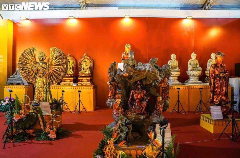 Le point culminant de l’exposition est la présence de 87 trésors nationaux, des objets inestimables reflétant les racines historiques profondes et l’influence considérable du bouddhisme sur la vie culturelle et spirituelle du Vietnam. Photo: VTC