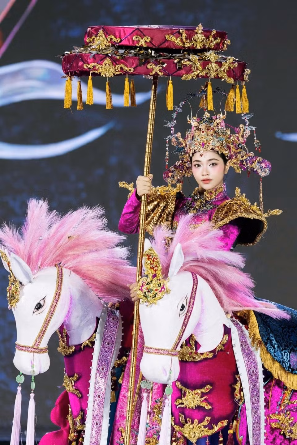 Huynh Minh Kiên, première dauphine de Miss Monde Vietnam 2023, participe à la compétition.