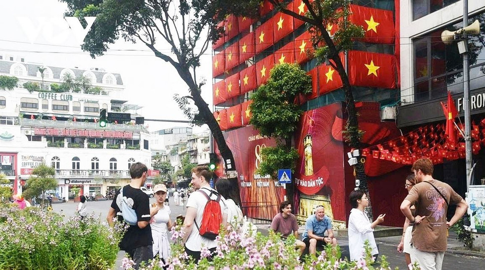 Cette place est considérée comme faisant partie du «patrimoine vivant», un espace ouvert à la vie des gens et aux activités culturelles de la capitale.