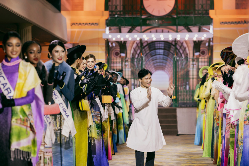 Les candidates étrangères et le créateur Trung Dinh offrent un événement festif aux passionnés de mode sur un yacht de croisière fluviale à Hô Chi Minh-Ville. Les candidates assisteront au défilé « Best of Vietnam Ao Dai Show &amp; Tea Connect Music » et au défilé de costumes de carnaval à Dà Lat. À Hô Chi Minh-Ville, elles participeront à d’importantes compétitions telles que le Sommet Vert, les délibérations du jury, le défilé final et des activités communautaires.