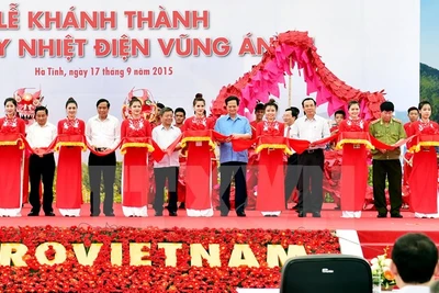 Nguyen Tan Dung à la cérémonie d’inauguration de la centrale thermoélectrique de Vung Ang 1