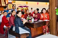 Des activités d'échange culturel ont lieu à l'Espace culturel Due Tam Tra. Photo: SGGP