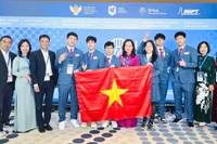 Les six élèves hanoïens représentant le Vietnam aux Olympiades internationales junior des sciences (IJSO) 2025, tenues en Russie, remportent chacun une médaille. Photo: VNA